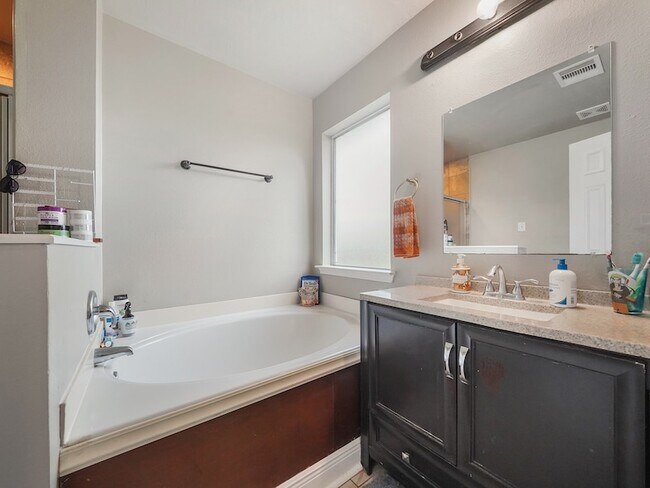 Building Photo - 4006 Raspberry Ct