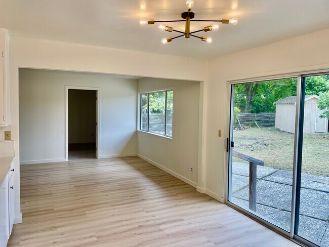 Building Photo - 2530 Tamarisk Dr