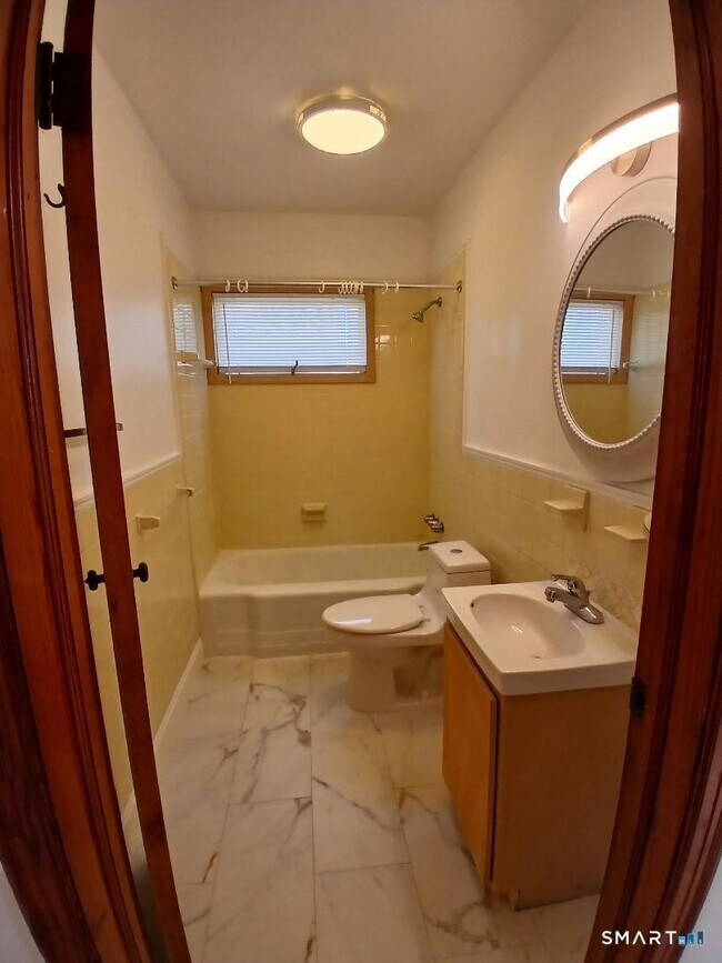 Building Photo - 16 Church St