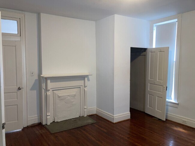Building Photo - Home for Rent in Historic Horton Waverly Area on Reservoir Hill