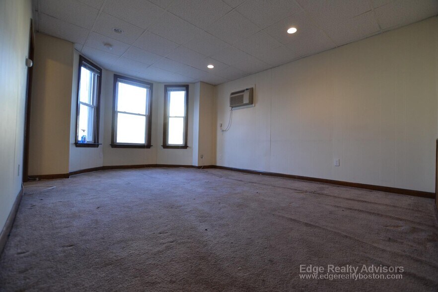 Building Photo - 285 Webster St