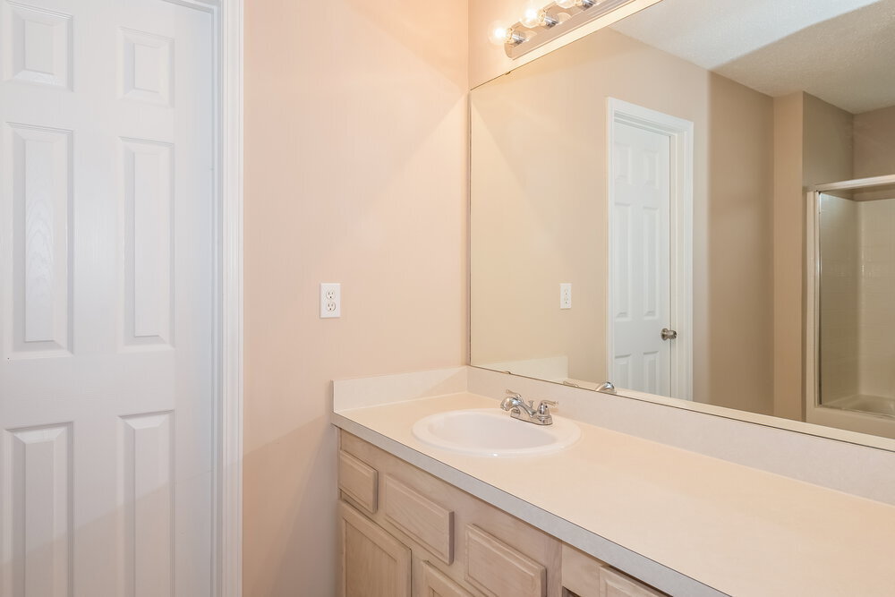 Building Photo - 8137 Leafcrest Dr