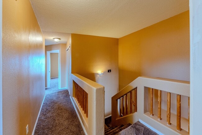 Building Photo - 10416 Rosefinch Dr NW