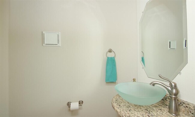 Building Photo - 908 Garden Oaks Terrace