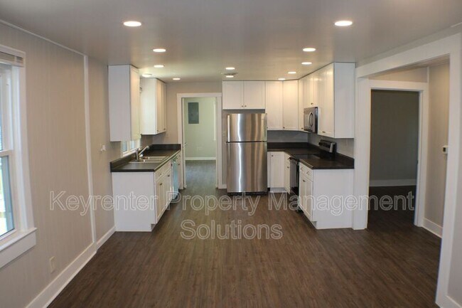 Building Photo - 509 5th St