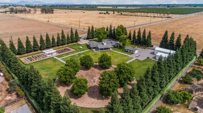 Building Photo - 4 Bedroom North Clovis Ranch on 3+ Acres