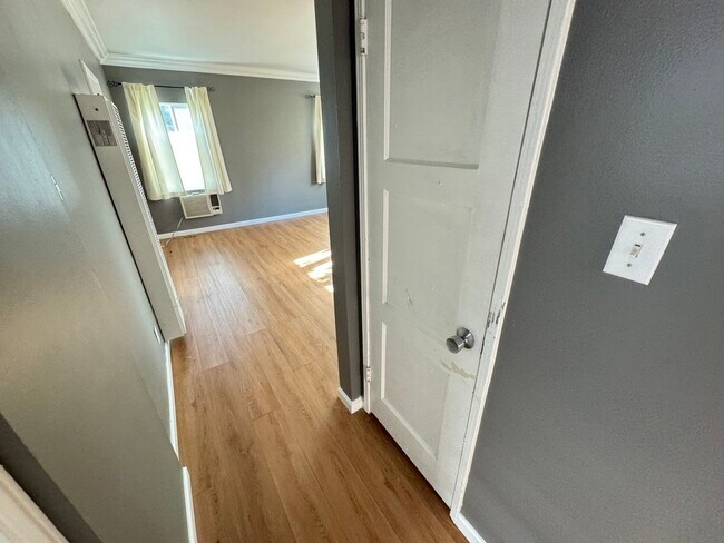 Building Photo - 9217 Alcott St