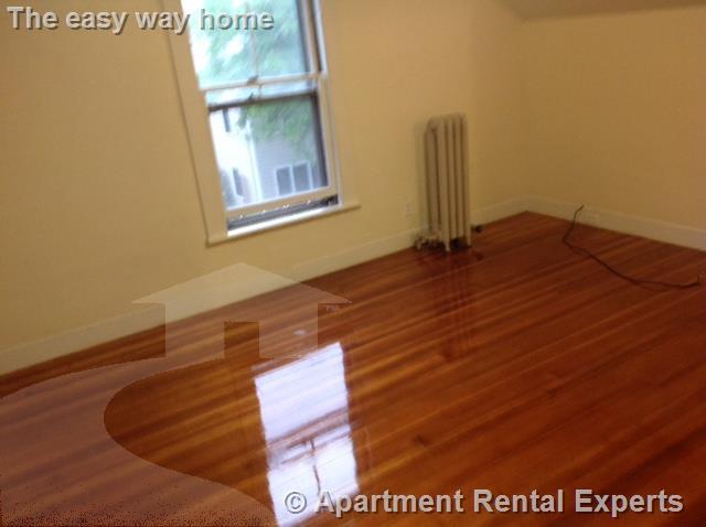 Building Photo - 26 Dover St