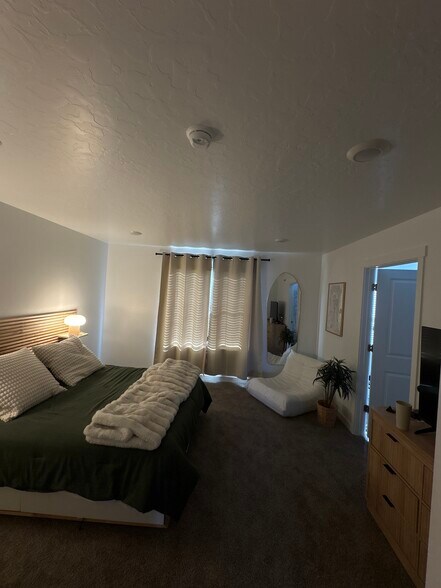 Building Photo - 1744 E Albion Dr