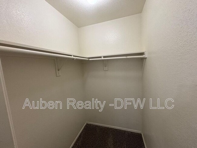 Building Photo - 300 S Magnolia St