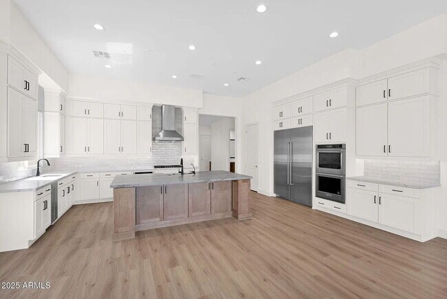 Building Photo - 2648 E Longhorn Ct