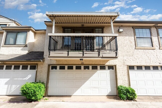 Building Photo - 8750 Park Ln