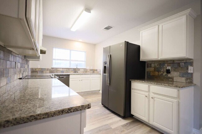 Building Photo - 9519 Braun Square