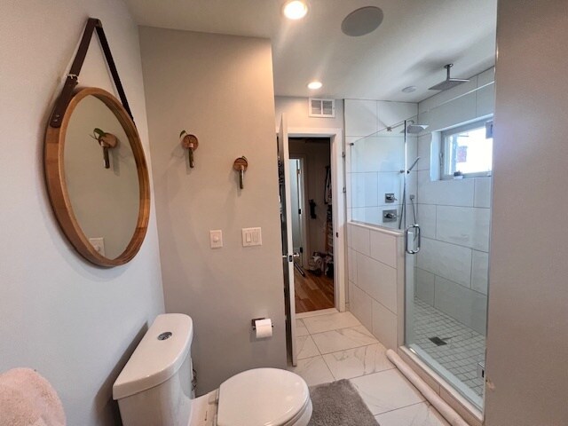 Third Floor Bathroom - 2256 Dickinson St