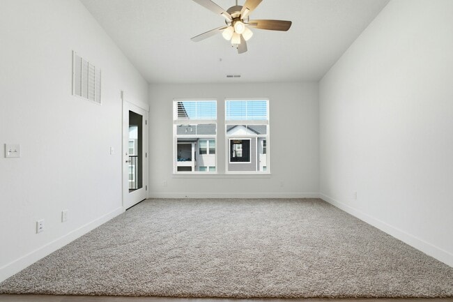 Building Photo - 858 Coulsen Dr