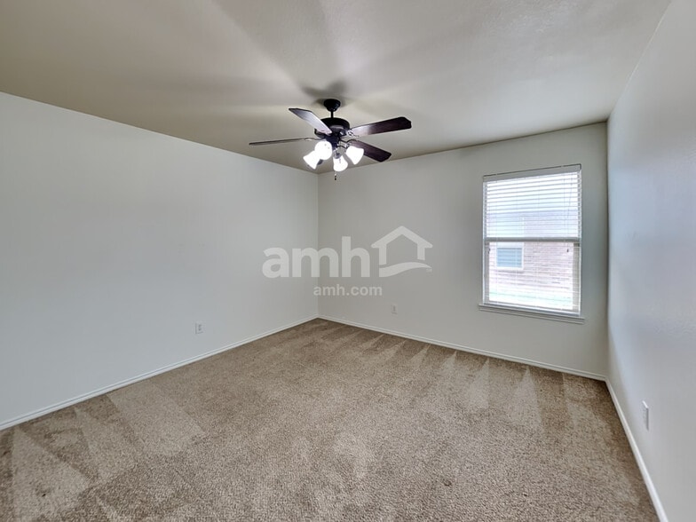 Building Photo - 110 Daisy Dr