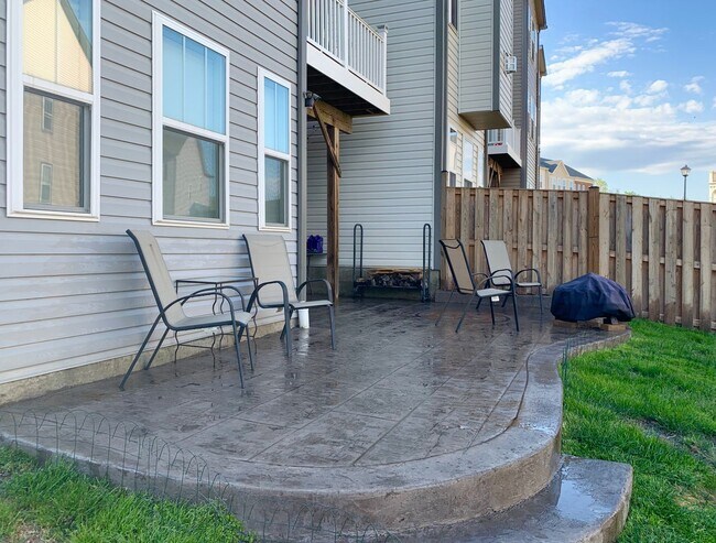 Building Photo - COLONIAL FORGE TOWNHOUSE - STAFFORD (END U...