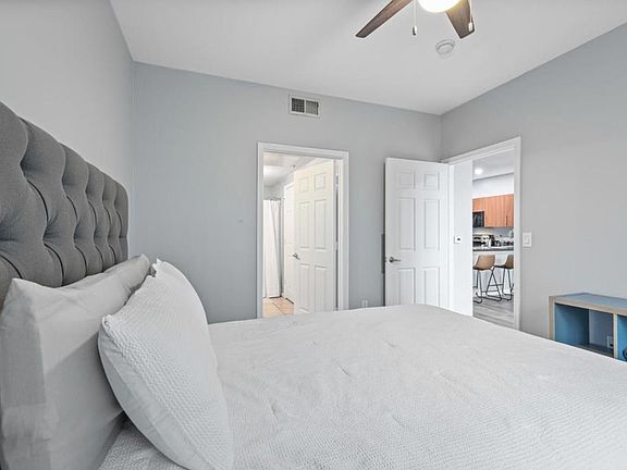 Building Photo - 1060 S Third St