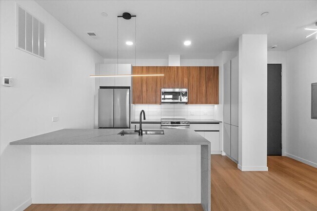 Building Photo - 204 S Leavitt St