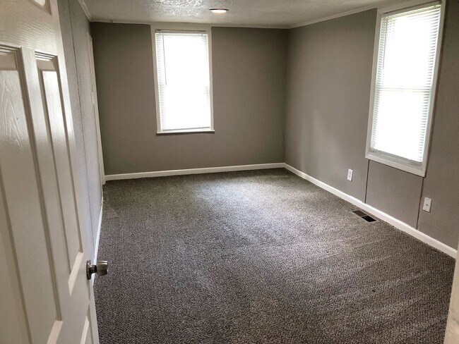 Building Photo - 3 Bed House - MUST SEE!!