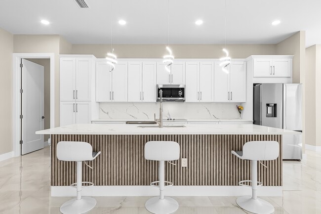 Building Photo - 1720 NE 14th St