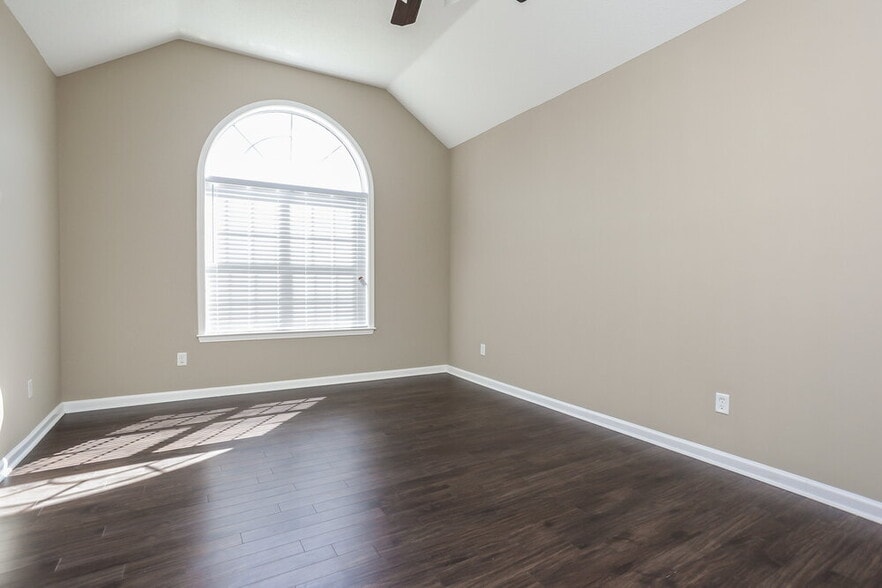 Building Photo - 10183 Tall Hickory