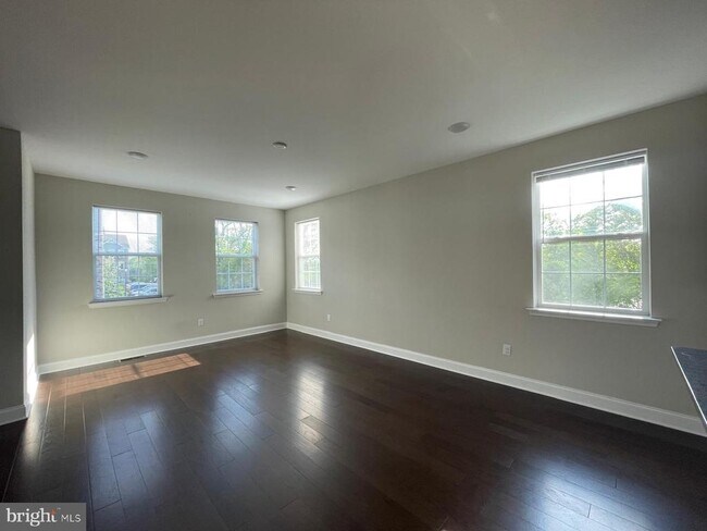 Building Photo - 1101 Hights Farm Rd N