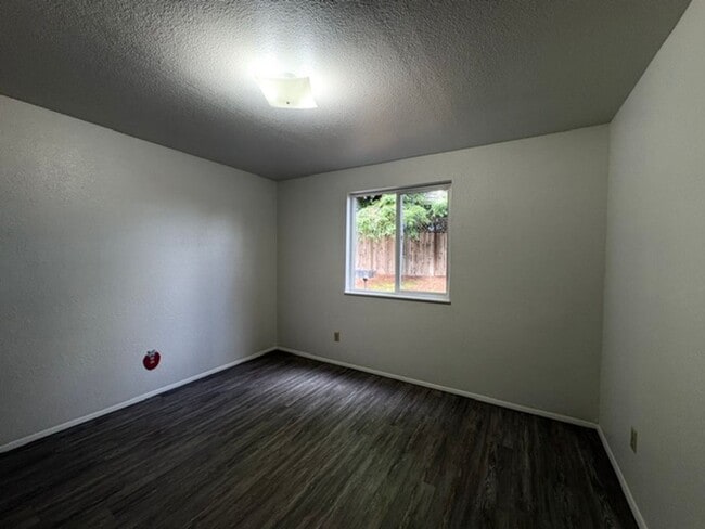 Building Photo - 680 D St