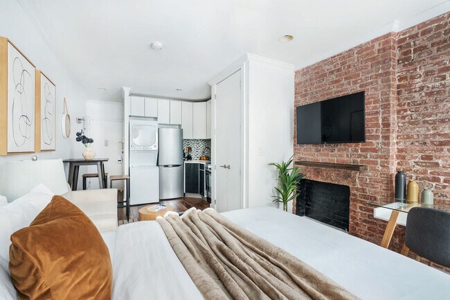 Building Photo - 241 E 24th St