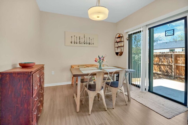 Building Photo - 522 Arthur St