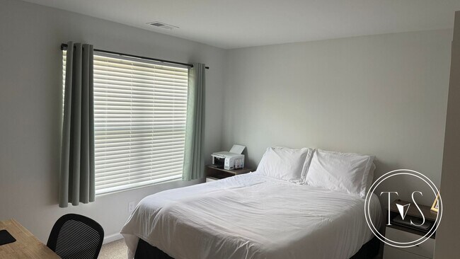 Building Photo - RATE DROP ALERT! (was $2240/month)