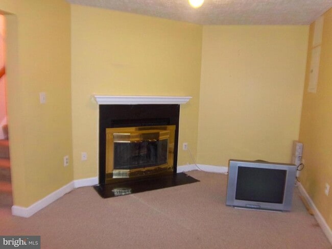 Building Photo - 20320 Cedarhurst Way
