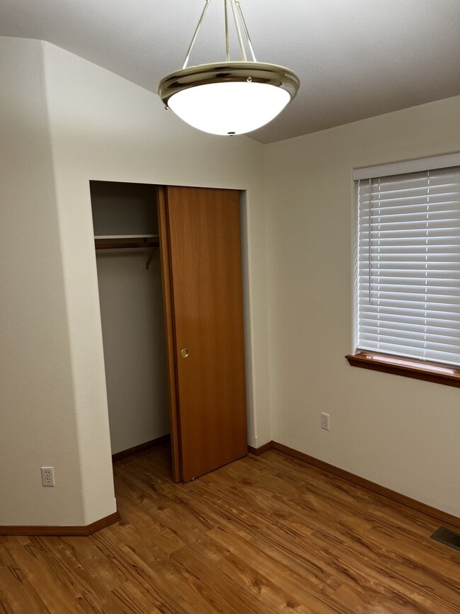 Building Photo - 6540 3rd Way SE