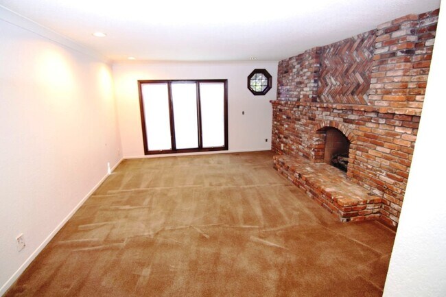 Building Photo - COMING SOON!!!  4BR/2.5BA HOME IN HIGHLY S...