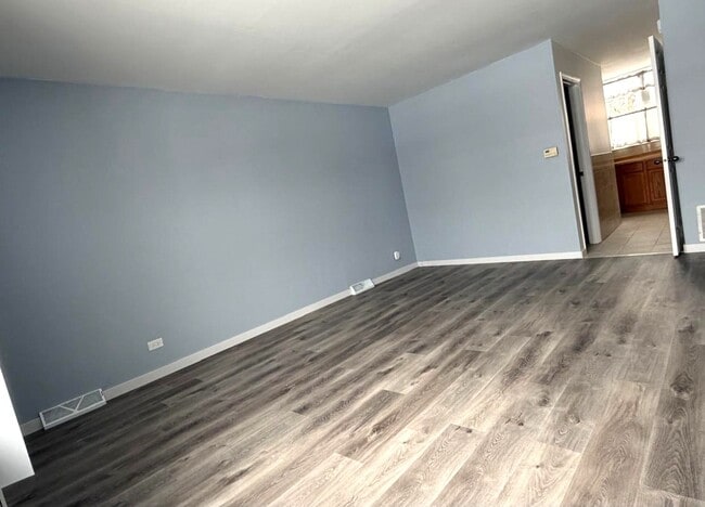 Building Photo - 1322 Fargo Ave