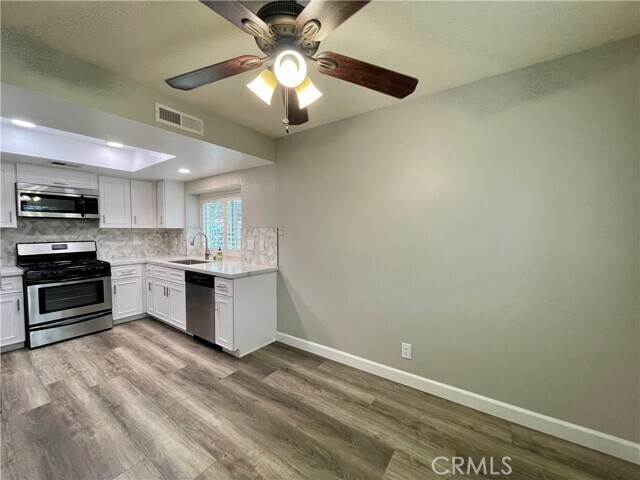 Building Photo - 9753 La Jolla Dr