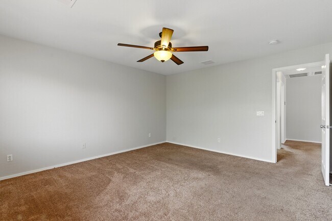 Building Photo - 11546 W Schleifer Dr