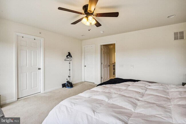 Building Photo - 3028 Rittenhouse Cir