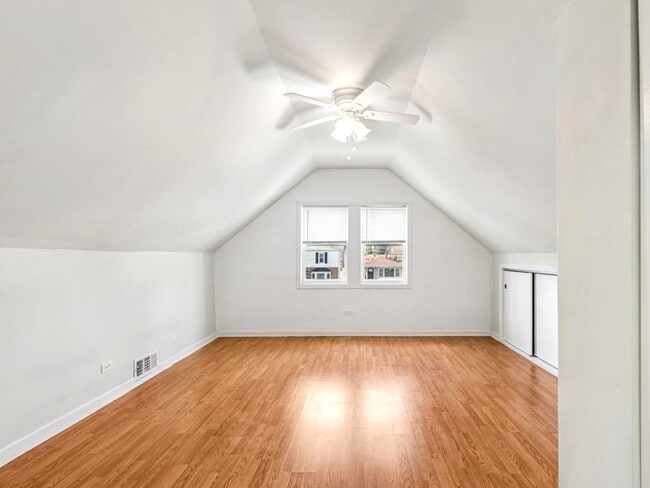 Building Photo - 4509 N Narragansett Ave