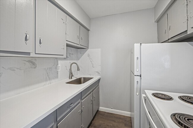 Building Photo - 1716 Crownover Rd