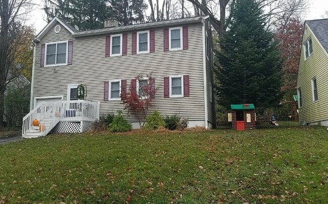 Building Photo - 31 Lakeview Rd