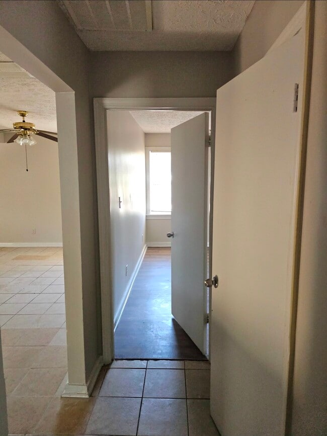 Building Photo - 422 Meriwether St