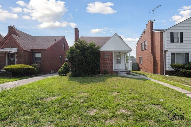 Primary Photo - $1250 3 bedroom bungalow