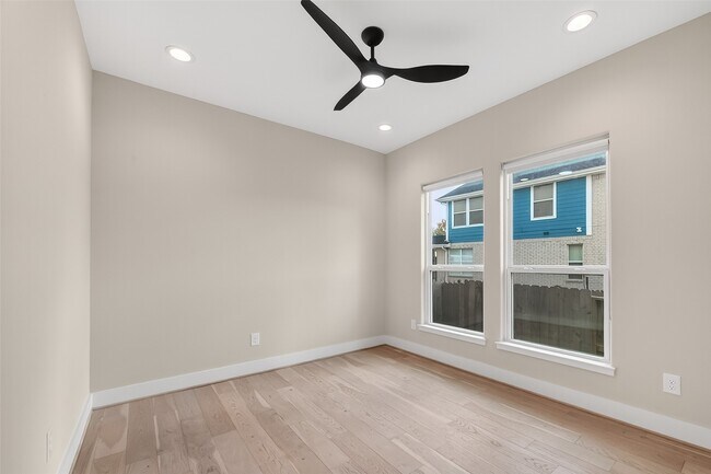 Building Photo - 2511 N MacGregor Way