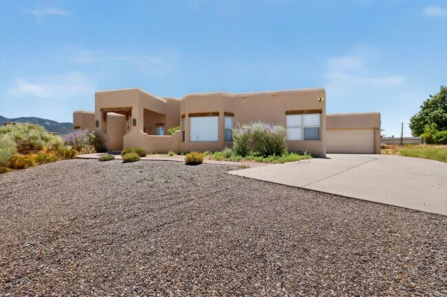 Building Photo - Luxuary Home in N. Alb Acres 2200/sf 3/bd 2/ba 2/cg