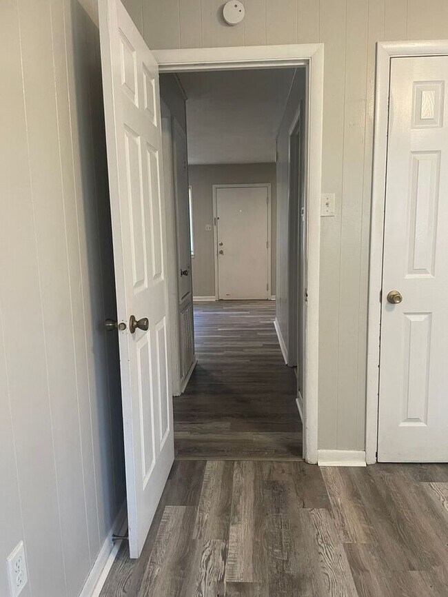 Building Photo - 2103 Tyler St