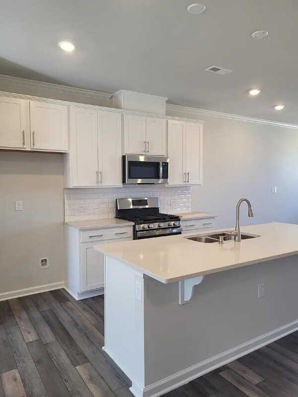 Building Photo - 1950 Rosedale Rdg Ave