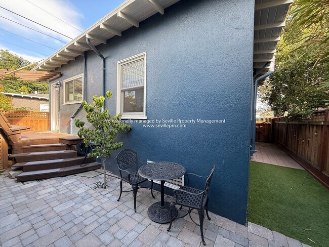Building Photo - Charming 1920s Alameda East End  2BR+ / 1B...