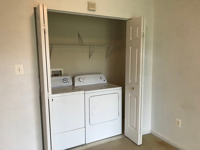 Building Photo - 205 Tilden Way