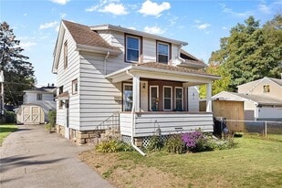 Building Photo - 136 Castleford Rd